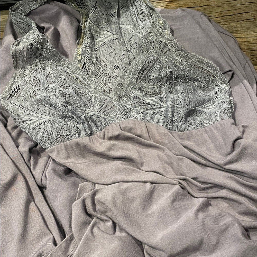 Elegant Mauve Nighty and Robe with lace and silk tie - like new!